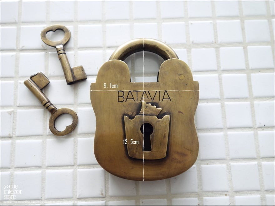 真鍮南京錠BATAVIA ブラスロック 鍵 錠前 カギ 大型 真鍮金物 エスニック 手作り インドネシア製 レトロ調 幅9cm ×  長さ12.5cm(約) | valuestore
