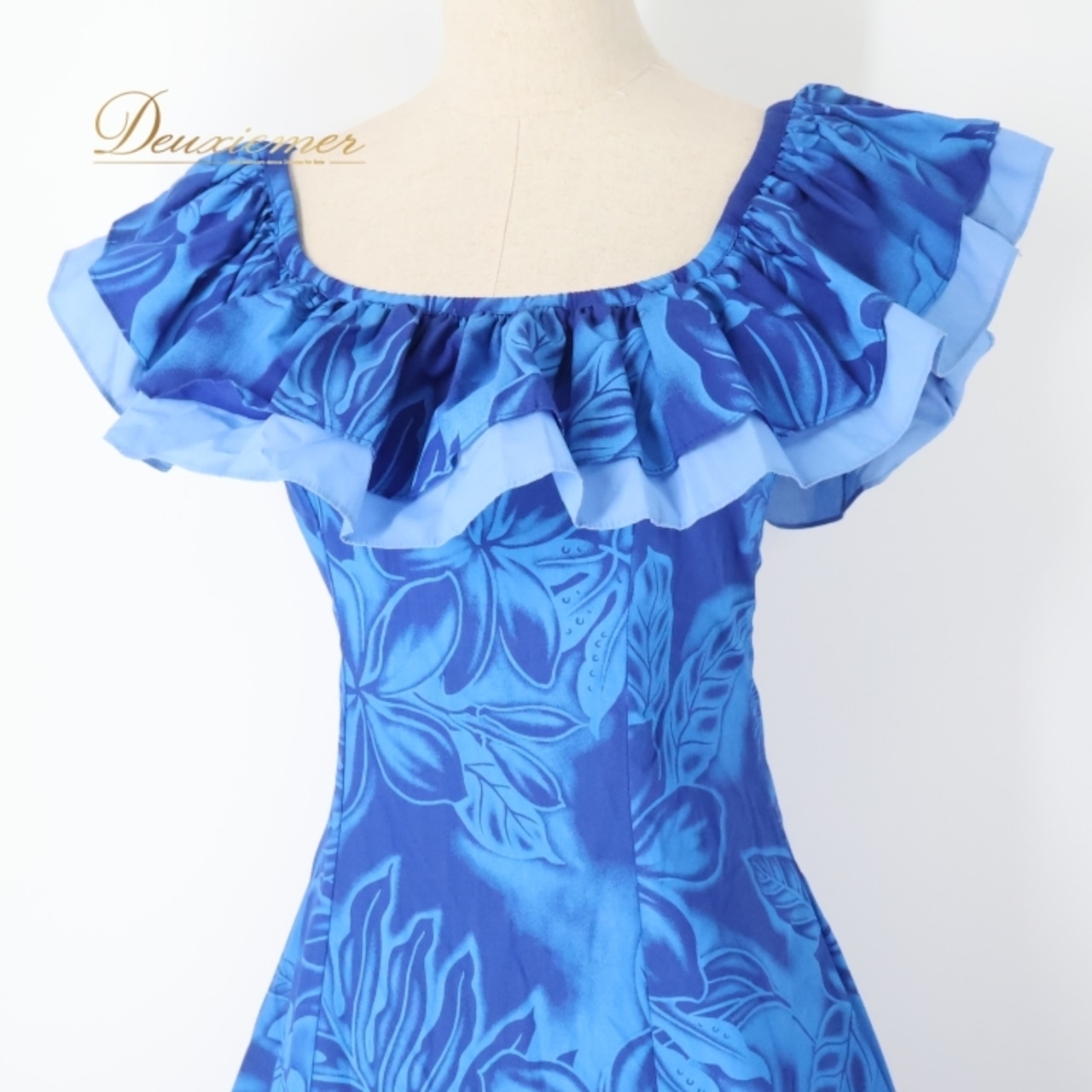 フラダンス 衣装 ワンピース ドレス ブルー系 CC Fashions ハワイ製 プルメリア柄 モンステラ柄 ハワイアンプリント アロハ フラ ダンス レッスン 練習 フリル 華やか 鮮やか さわやか 上品 かわいい おしゃれ 大人っぽい 青 水色 フラダンス用 トロピカル 美しい 夏 軽やか 柔らかい フェミニン