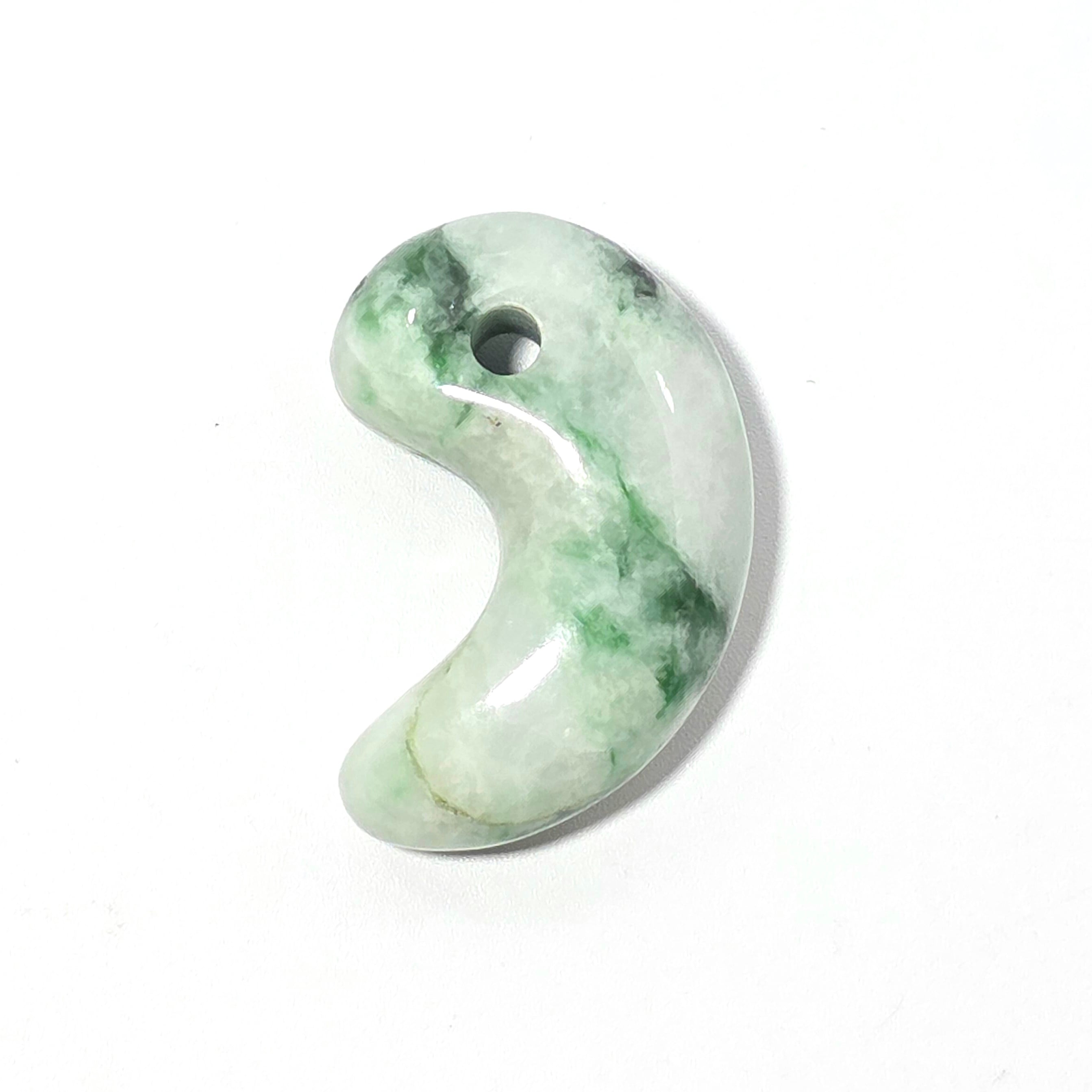 勾玉 | 糸魚川翡翠工芸家 赤羽可行BASE