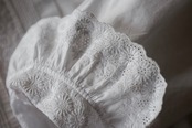 フランス 1900s 白花の反復と濃密な白の香りのフリルレースブラウス アンティーク