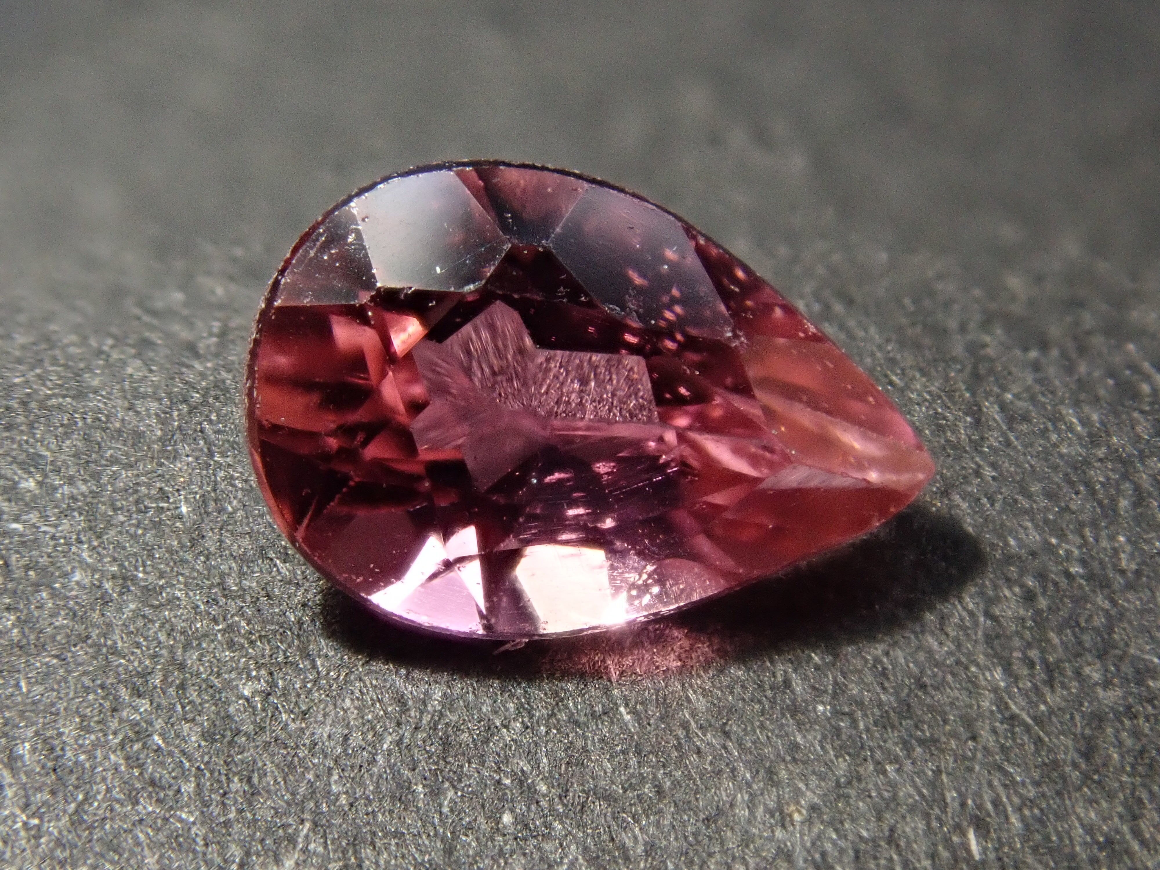ブラジル産レディッシュピンクトルマリン(ルベライト) 0.398ct | Gem