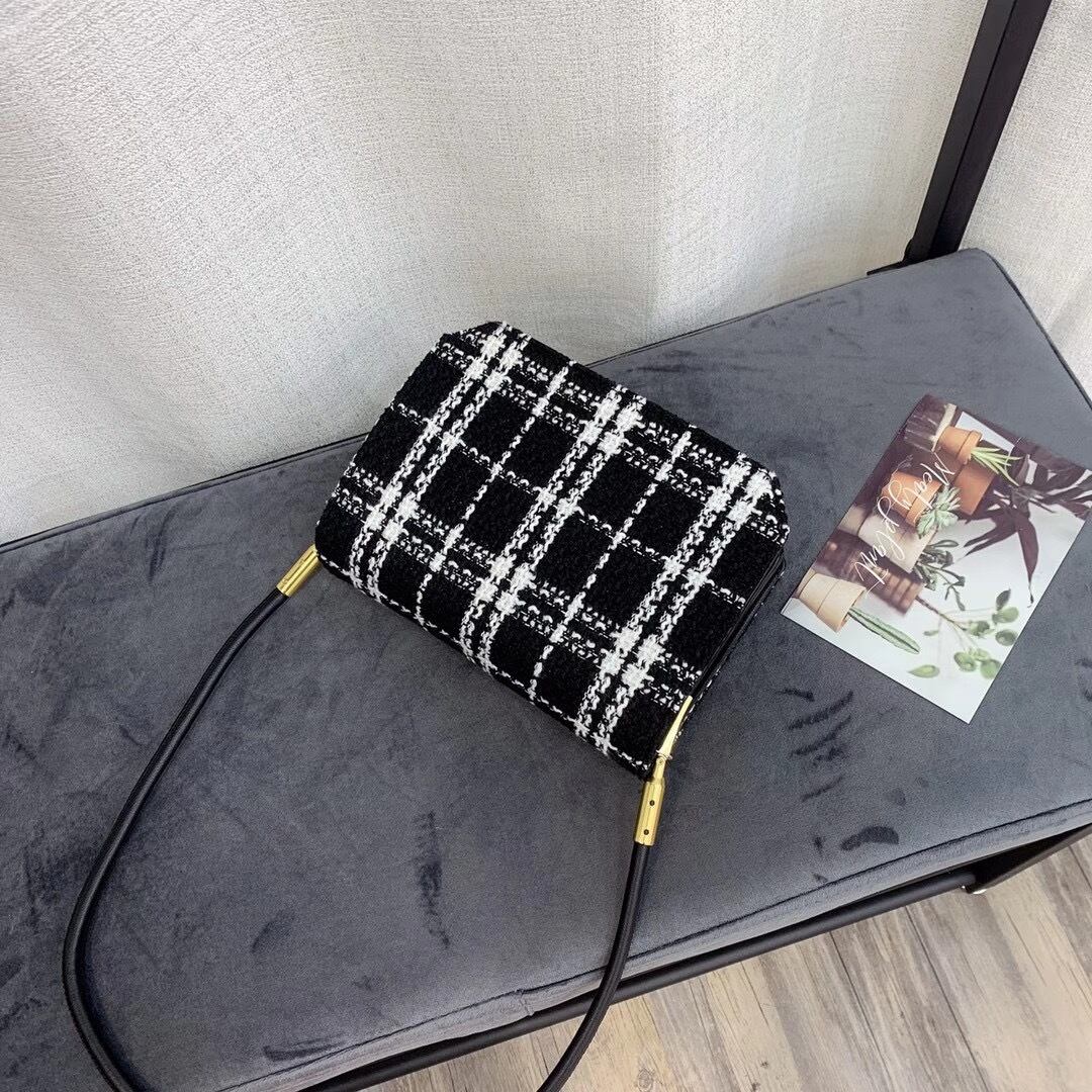 チェック柄ショルダーバッグ