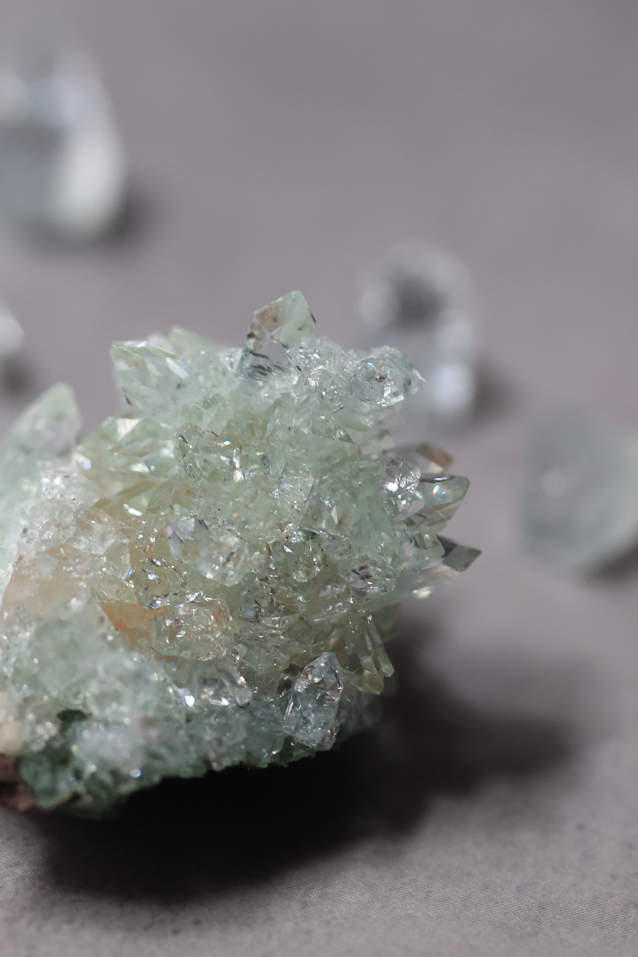 グリーンアポフィライト × ヒューランダイト 「雫の花」Green Apophyllite × Heulandite ◇ 天然石・鉱物・パワーストーン・原石 | st00384