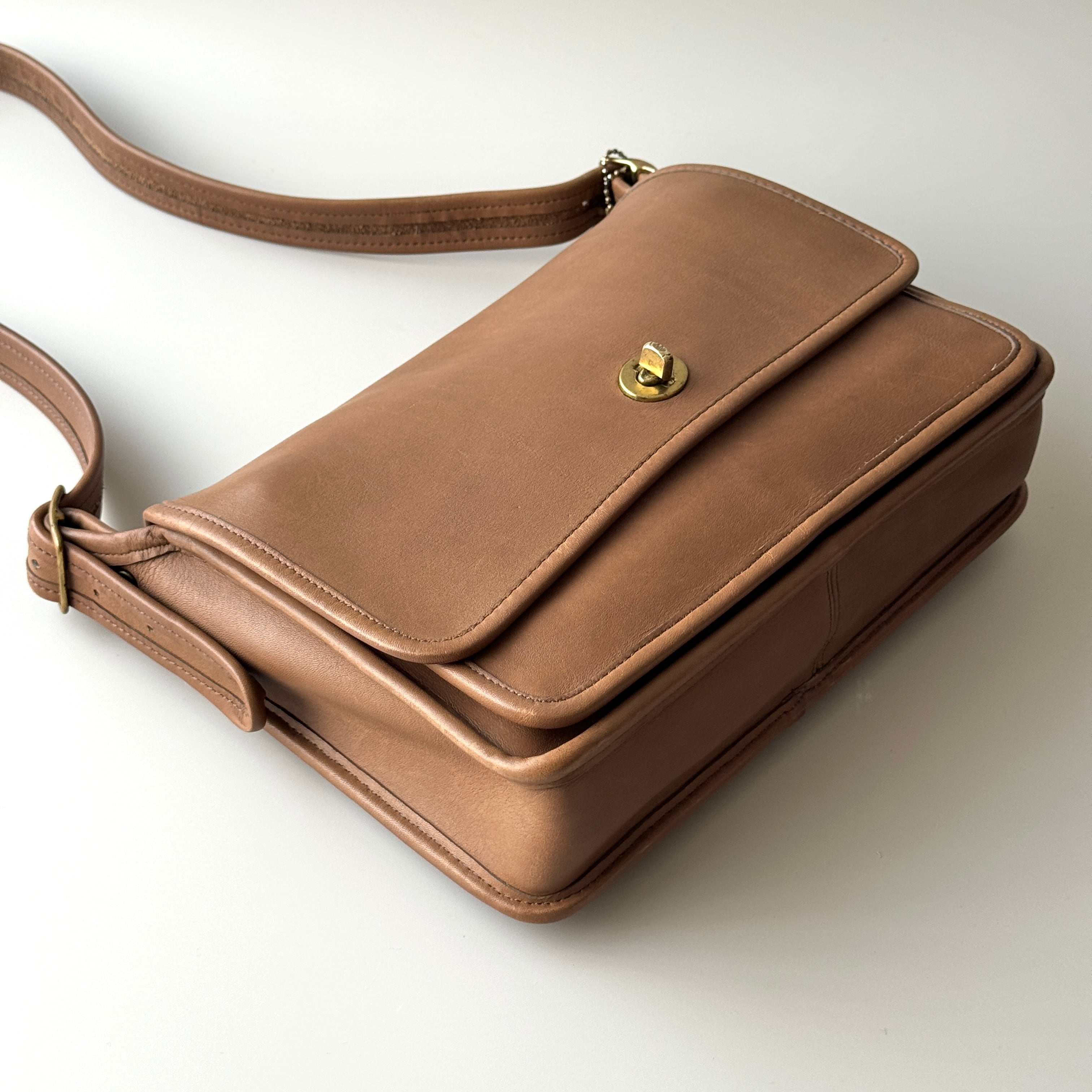 Vintage Coach 9875 Pocket Bag USA | ONE VINTAGE