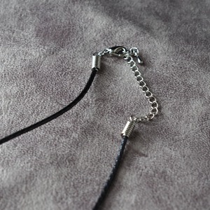 チョウザメ鱗ネックレス