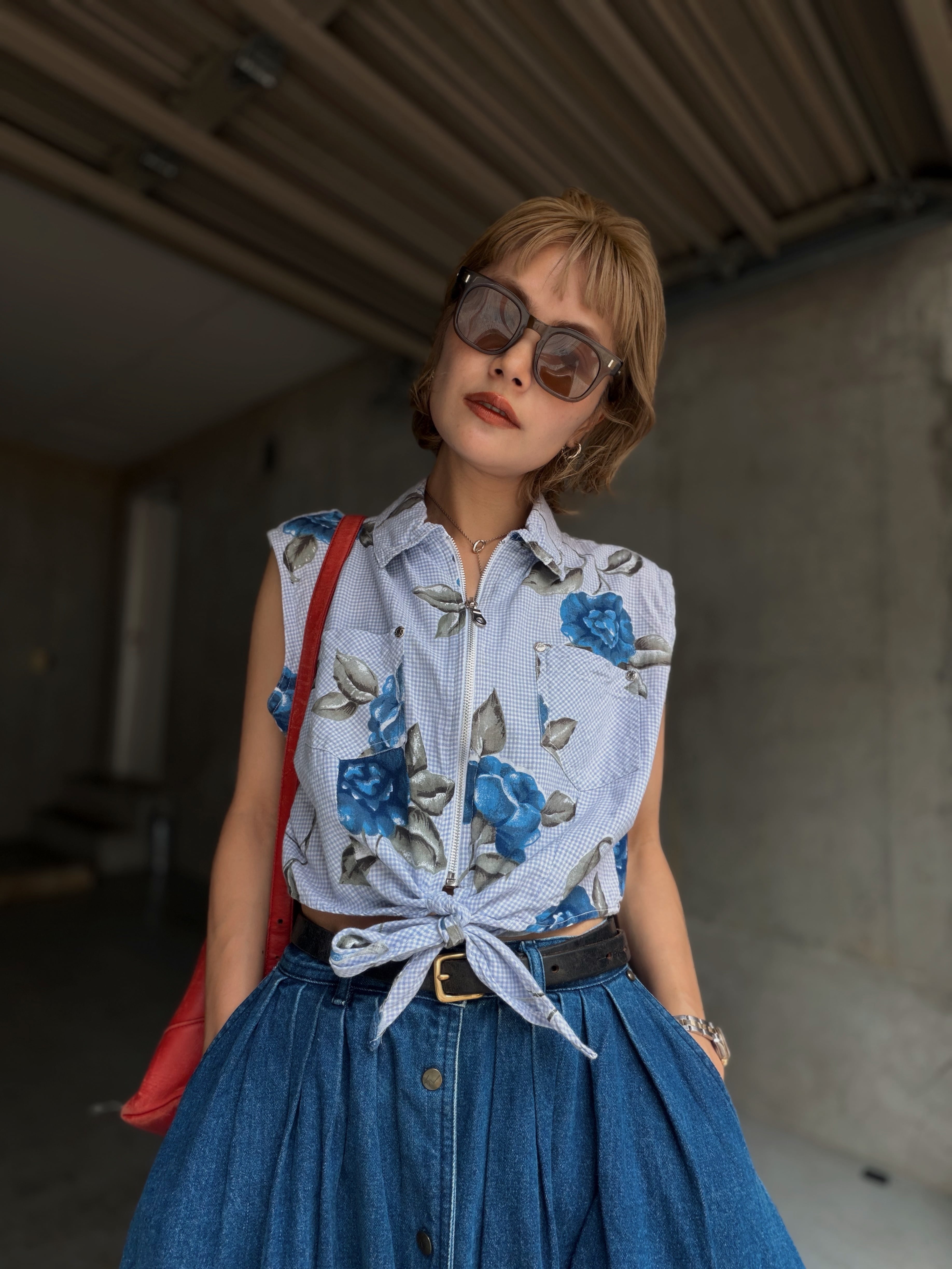 (SH1152)Zip up sleeveless compact flower shirt