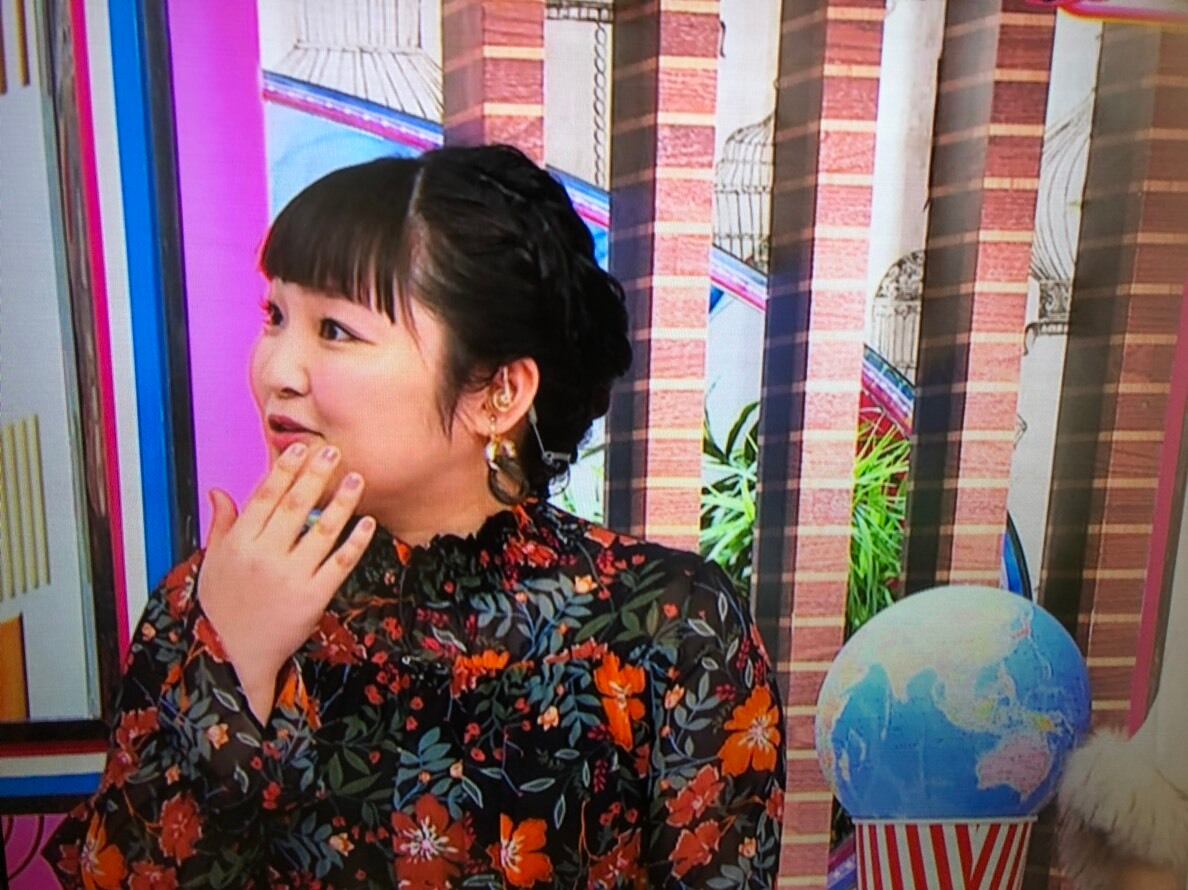 バイキングで柳原可奈子さんご着用 可愛いプチプラです 花柄シフォン長袖ワンピース 毎日ワンピース