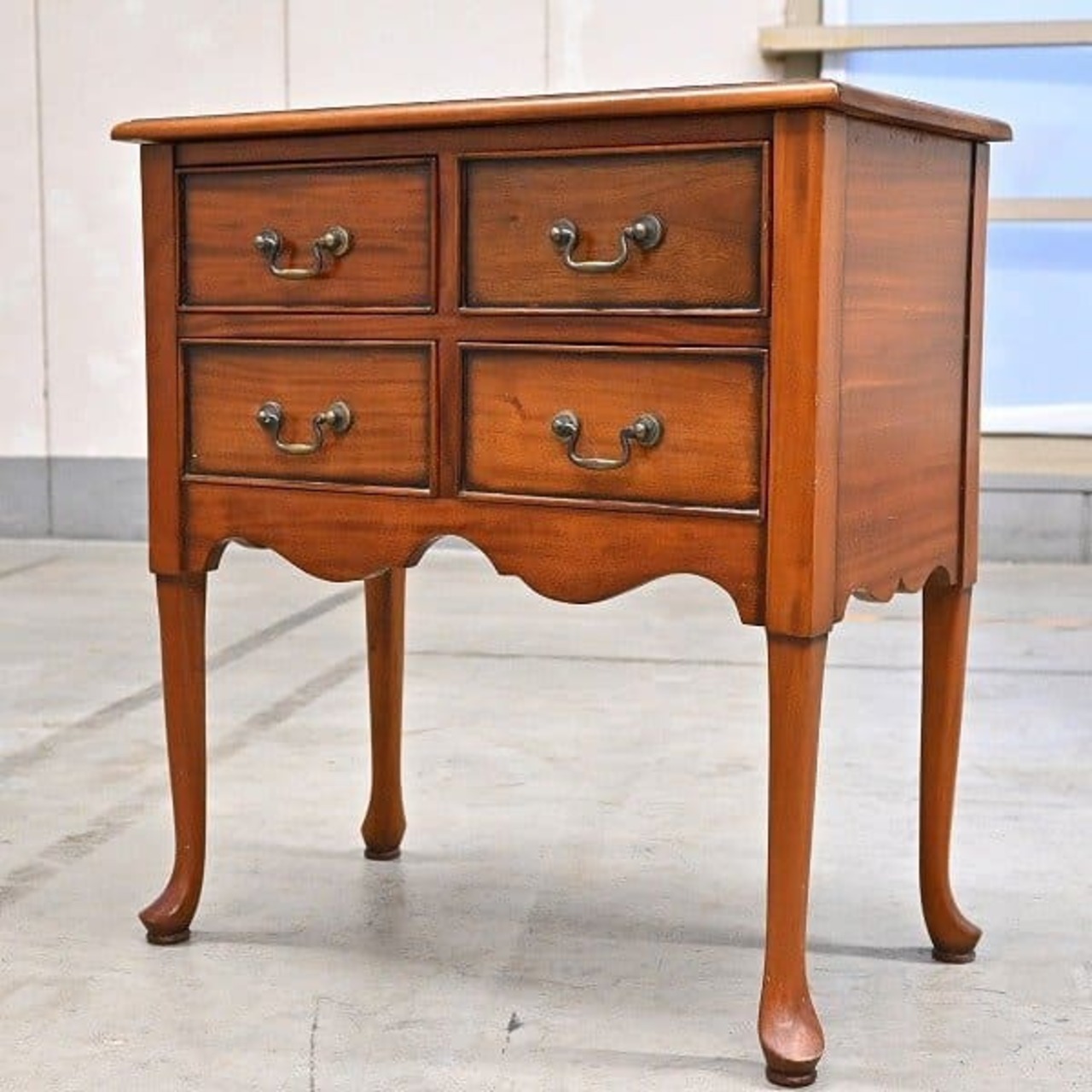 イタリア製 チェスト マホガニー材 コンソール サイドテーブル 引き出し4杯 クラシックスタイル エレガント 電話台 花置き 棚 玄関【中古家具/中古インテリア/USED家具ユーズド家具/リサイクル】