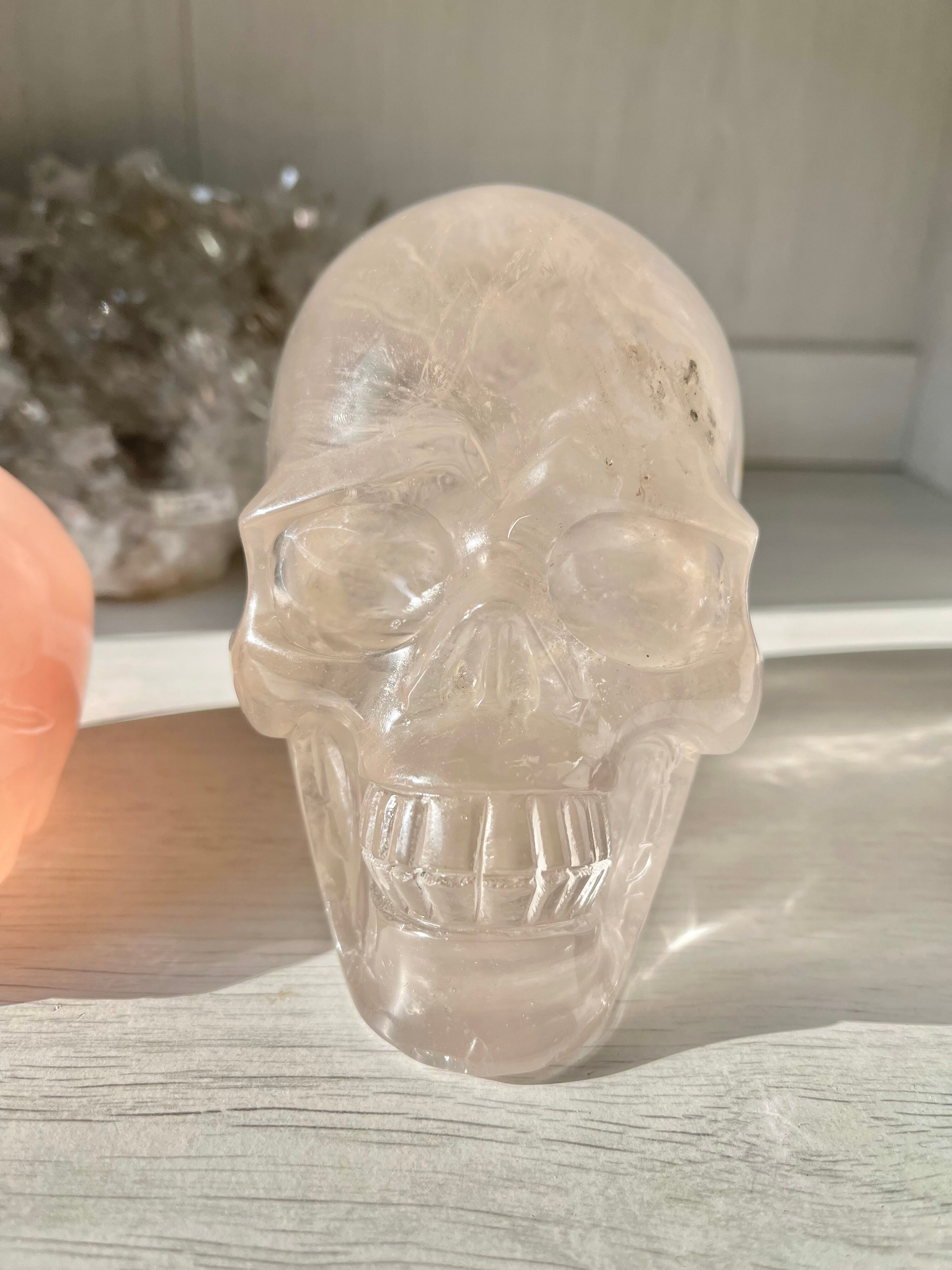 Crystal skull with rainbow,pyrite and limonaite(パイライト＆リモナイト、レインボー　イン　クオーツ）15cm