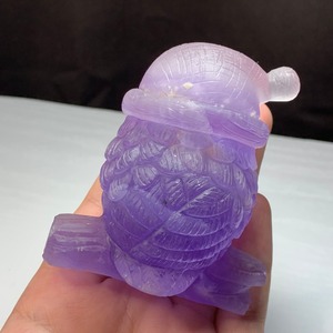 5.帽子をかぶった色合い美しいフローライト・フクロウ