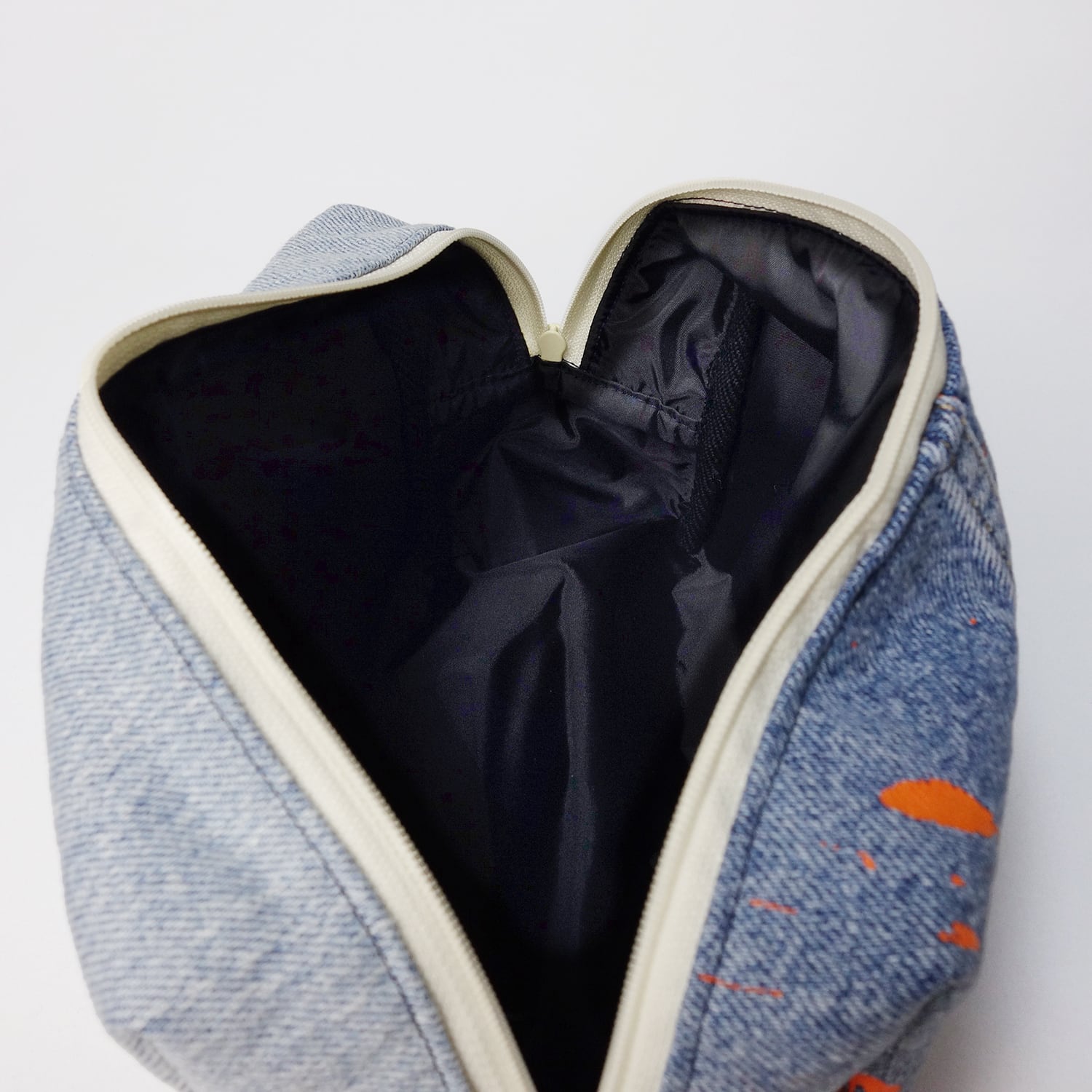 ★専用　確認★　デニムリメイクワイヤーポーチ⭐ ハンドメイド デニムポーチ リサイクル素材使用 大容量 旅行やコスメ用