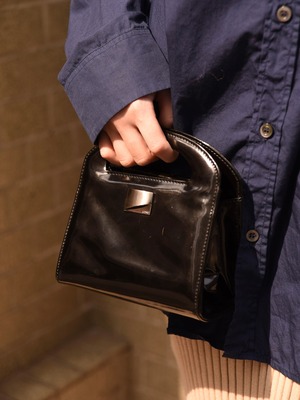 LOEWE / vintage black enamel design shoulder bag.