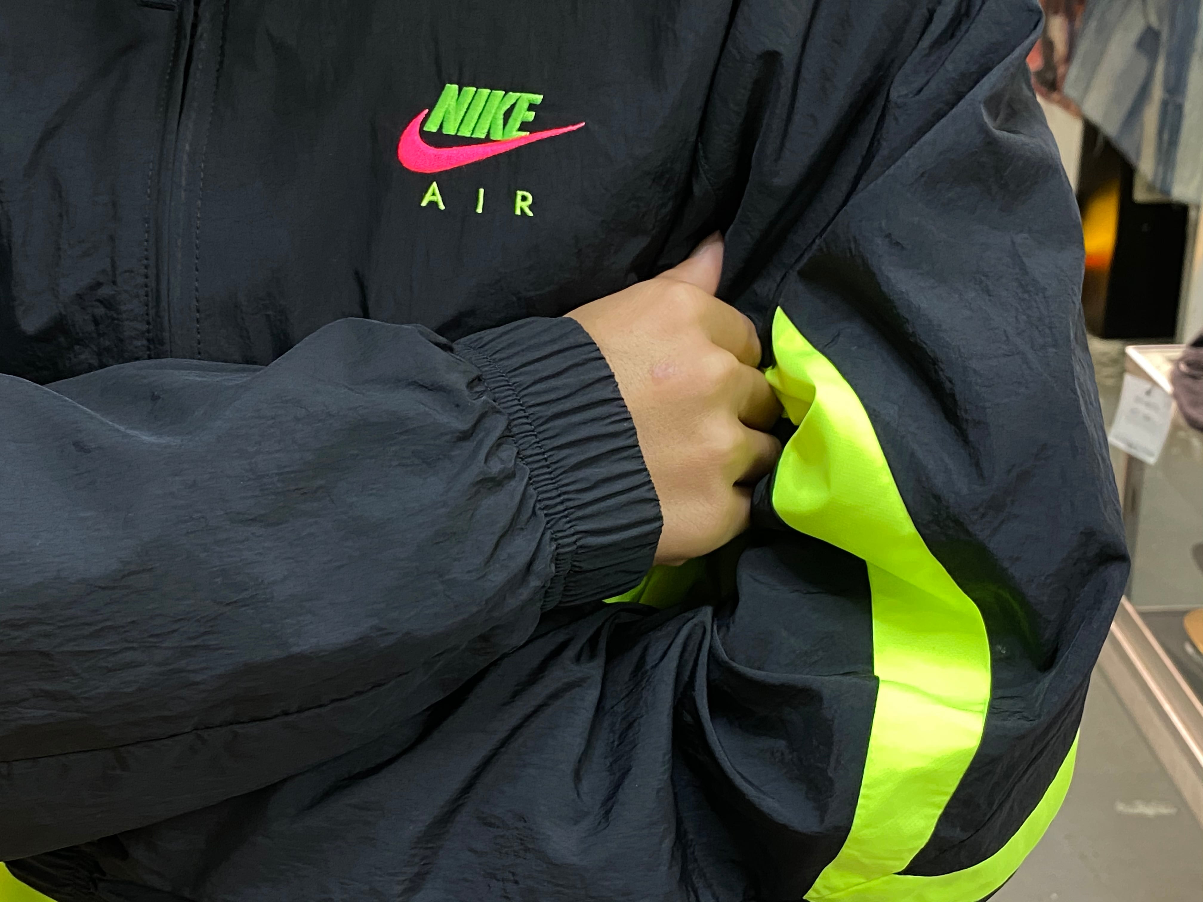 NIKEナイキ商品名NIKE CITY NEON HBR WOVEN JKT