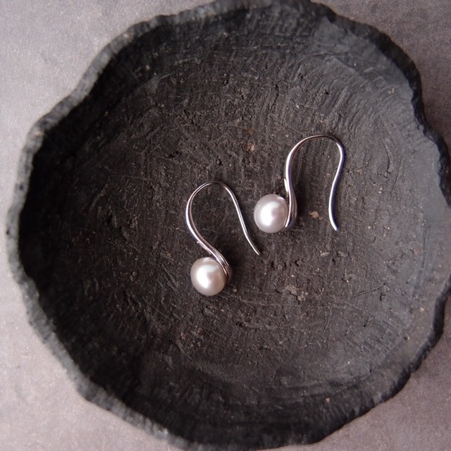 Baby Spoon Pearl Earrings【silver】ベビースプーン パールピアス（Gray／Small）