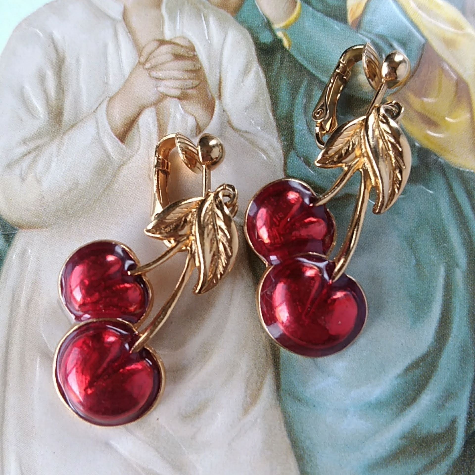 Avon》“cheery cherry” vintage earrings エイボン ヴィンテージ