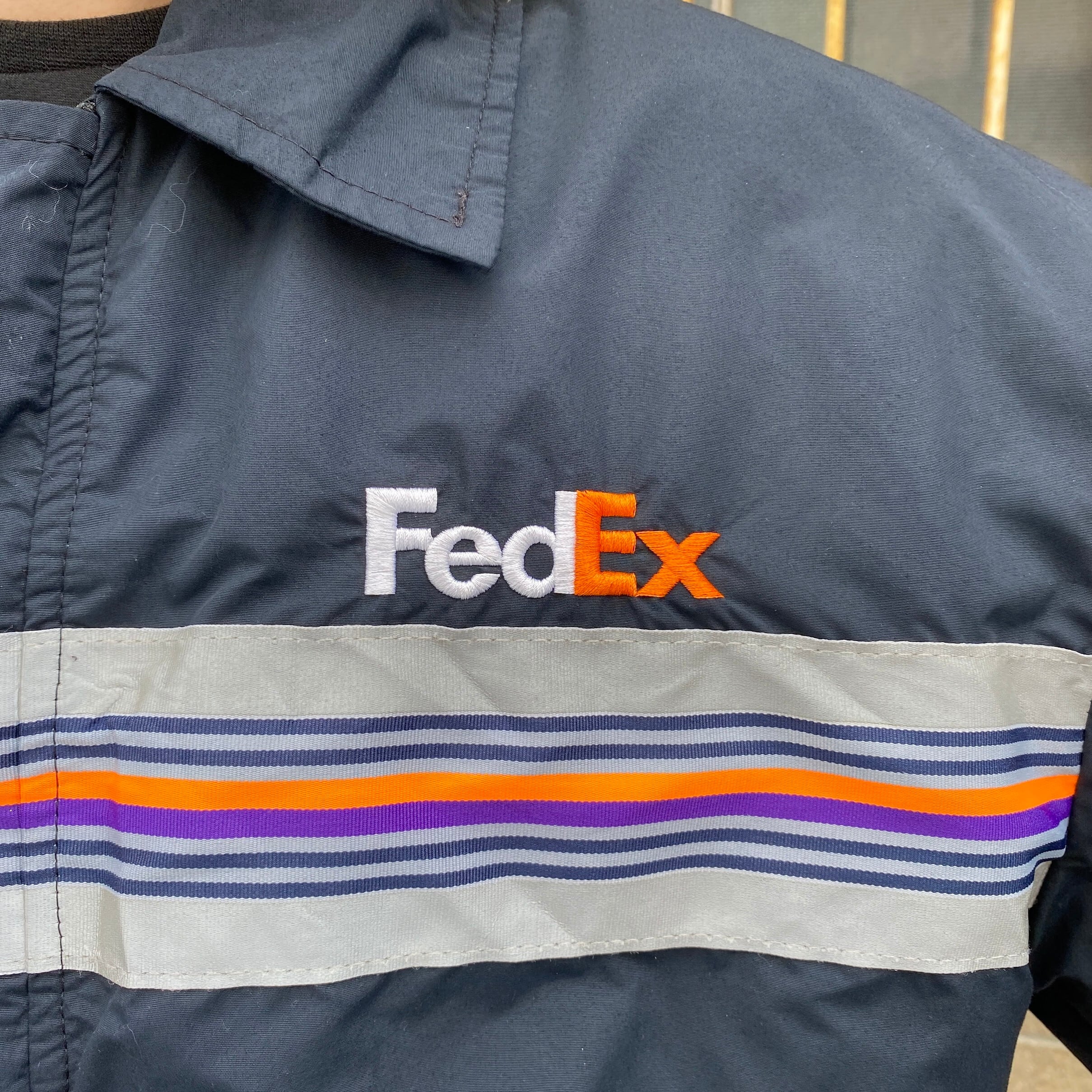 USA製 FedEx フェデックス 企業ロゴ刺繍 リフレクター フード収納型 ナイロン ワークジャケットメンズL相当 古着 ネイビー 紺 ヴィンテージ  ビンテージ ナイロンジャケット【ワークジャケット】【HA10】 | cave 古着屋【公式】古着通販サイト