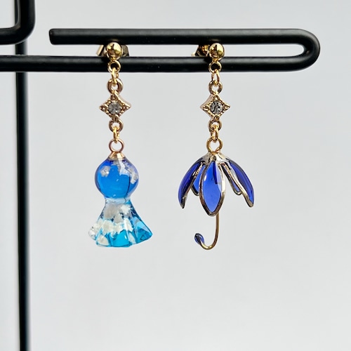 【片耳販売】晴れを願う 小さなミニチュアてるてる坊主ピアス イヤリング イヤーカフ チャーム