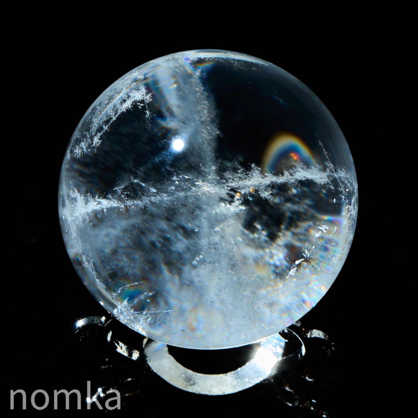 【家宅を護る、光の十字】ブラジル産 天然水晶(インナークロス) 54mmスフィア (LEDライト台座セット) nsp-0004