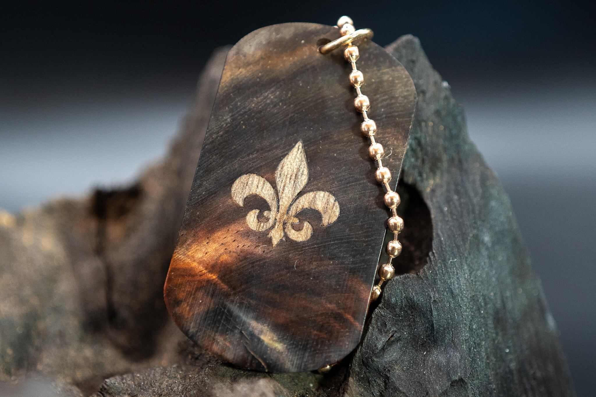 【21世紀最高峰の材】サイアミーズローズウッド ドッグタグ 象嵌 フルールドリス