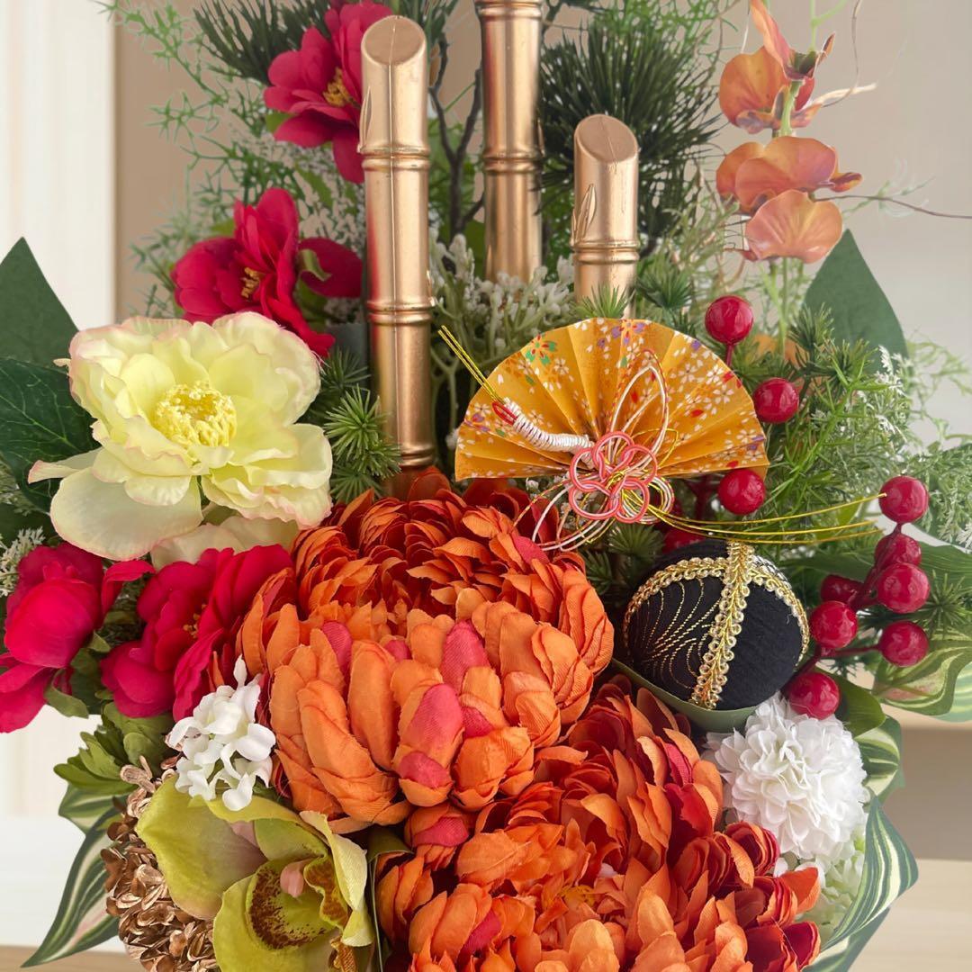 ⑰ 和モダン門松 M｜可憐な花々と竹が奏でる、モカアンドマルシェの