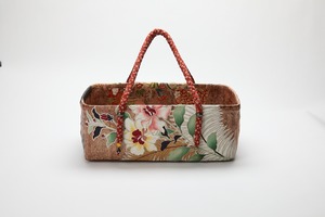 一閑張りバッグ赤（柄　ゆり、つぼ） / Lacquered Fabric-mache Shopping Basket (Red)