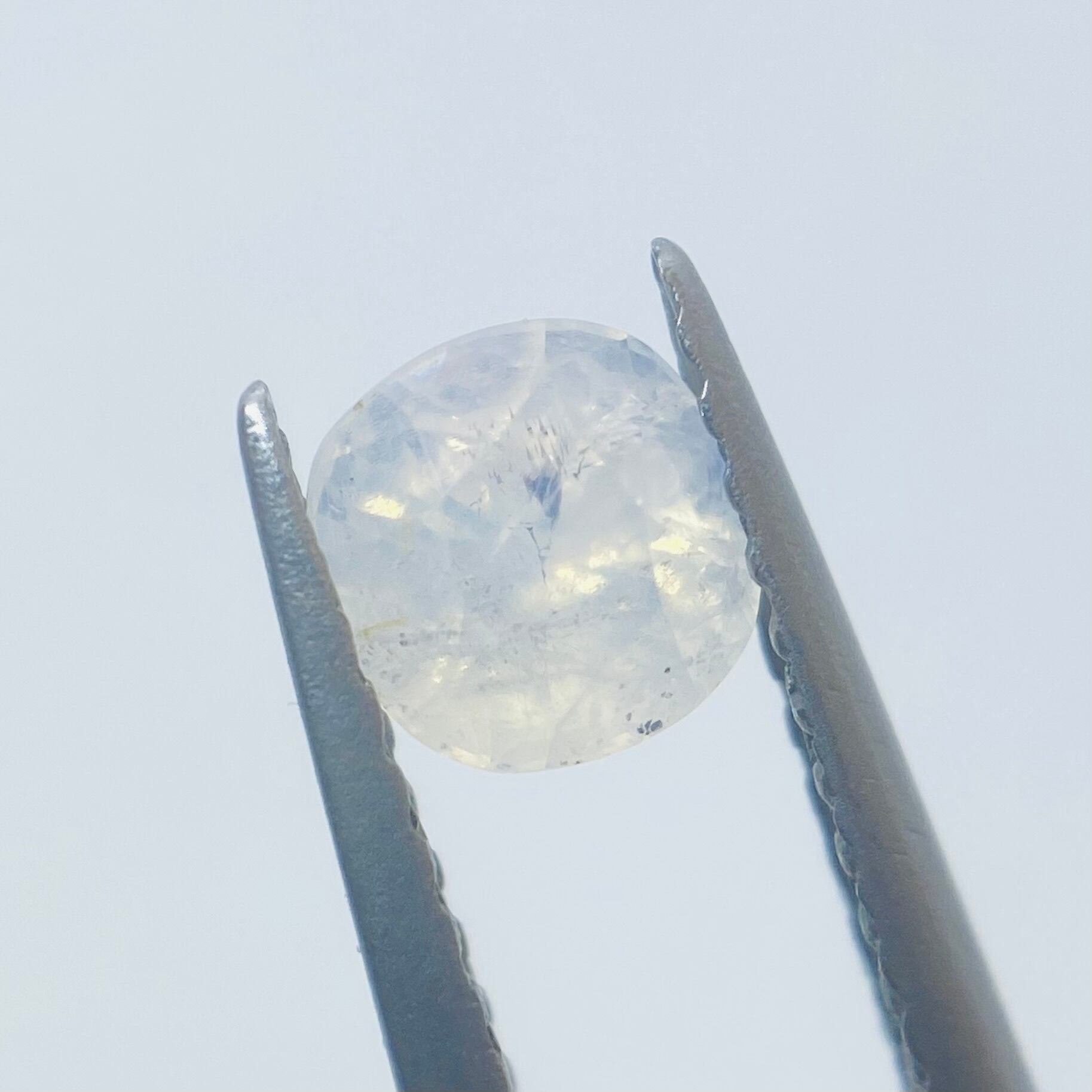 純白　シルキーサファイア