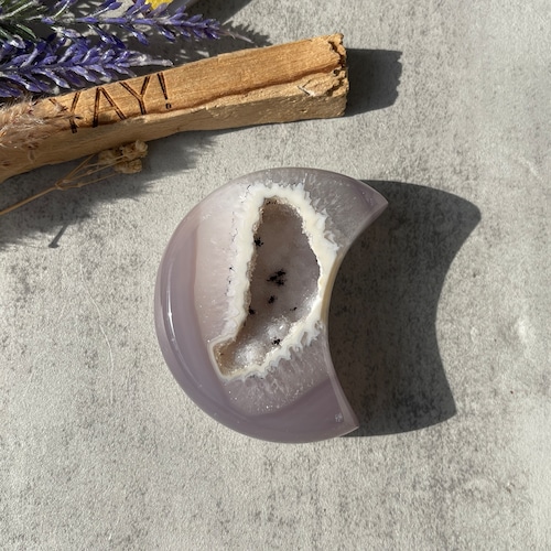 ブラジル産 アゲートムーン｜ドゥルージー入り・ブラックライトで反応する三日月