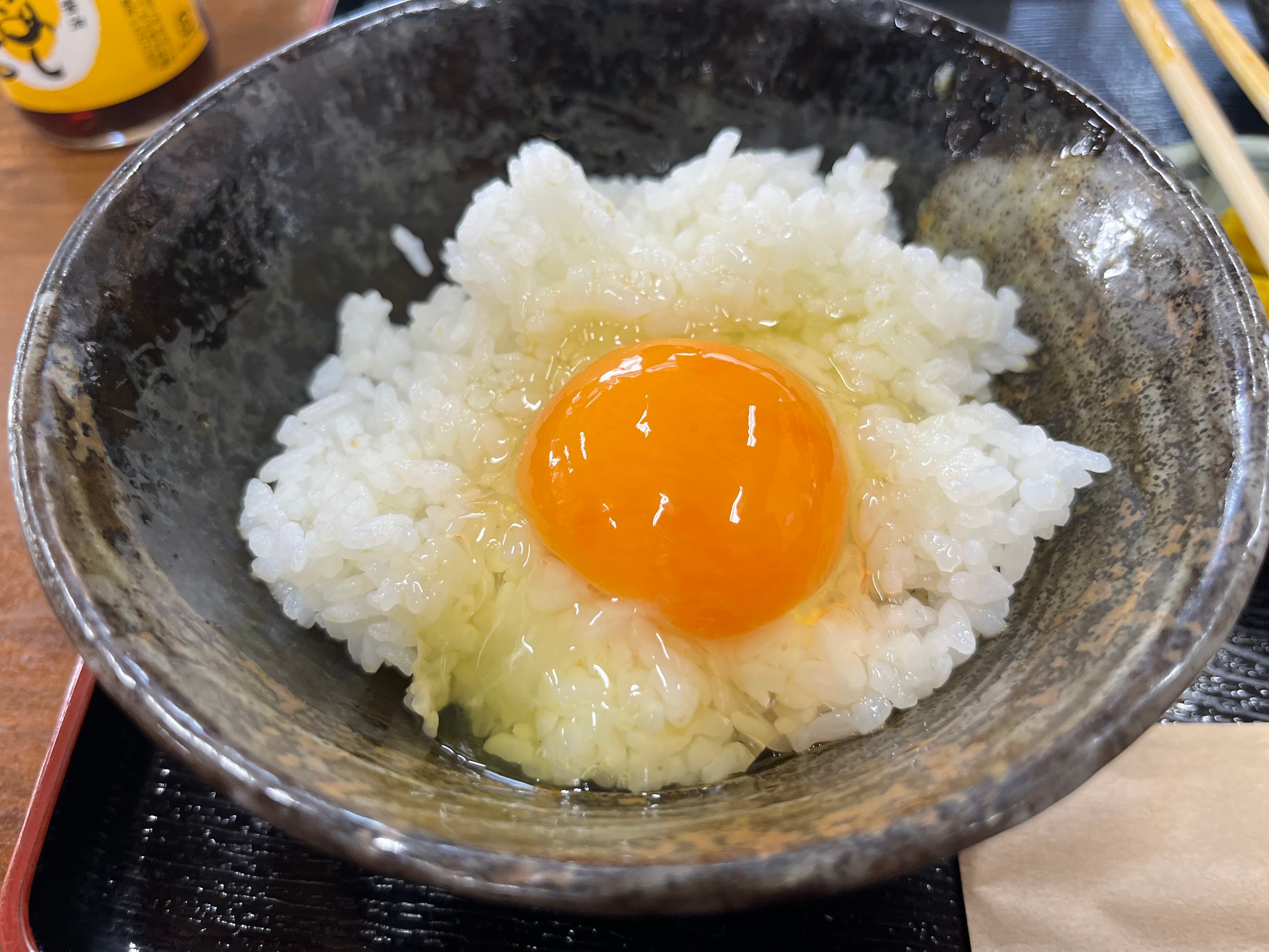 平飼いの開放鶏舎で生まれた「播州地卵」【6個入】 | RAKU STORE