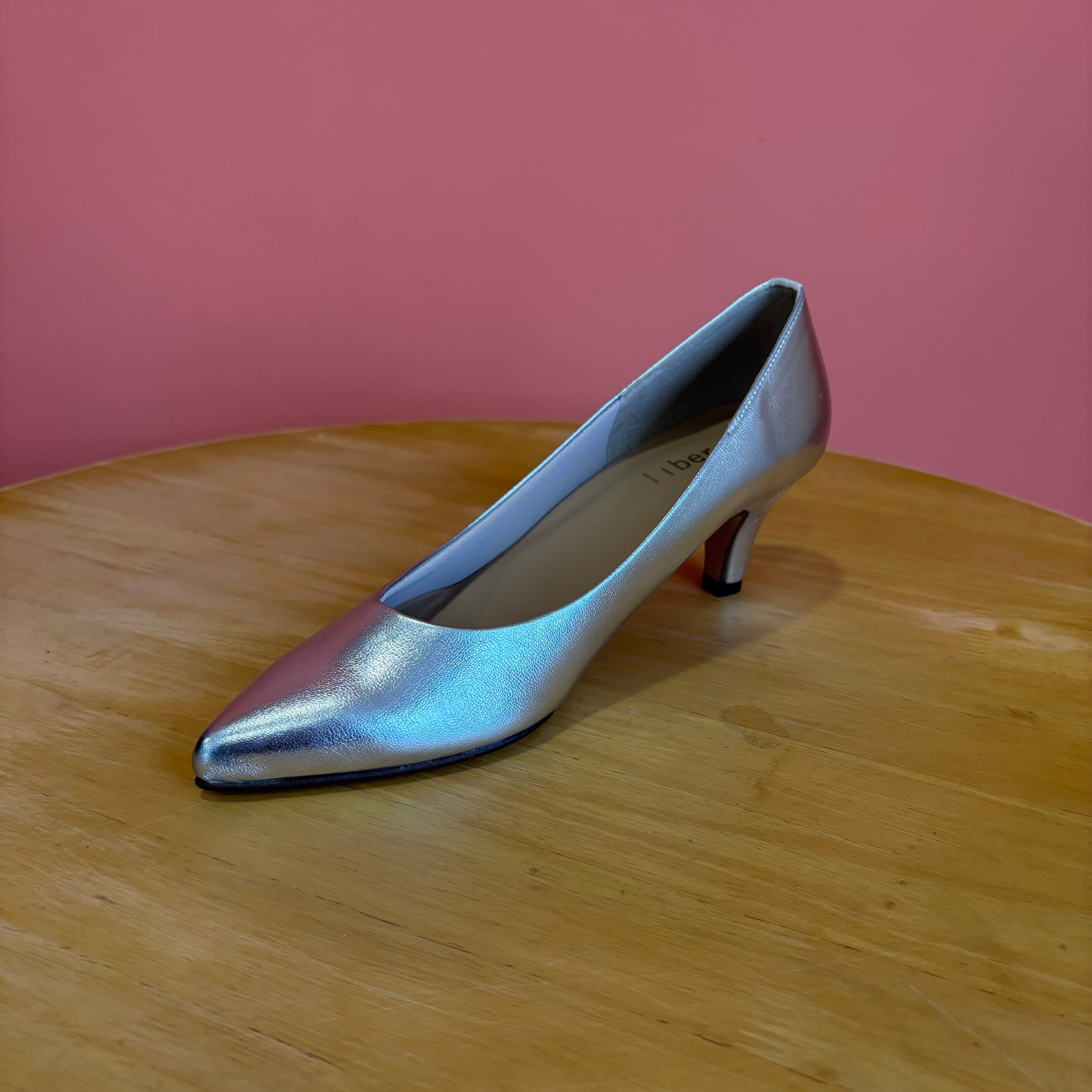 《 ご予約受付3/9(月)まで/3月上旬~中旬入荷 》【 libero 】ポインテッドトゥパンプス