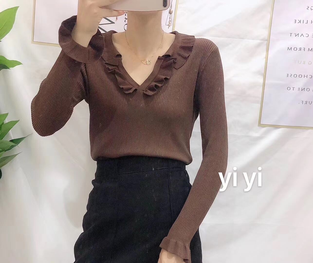フリルVネック リブニット　AJ111-999