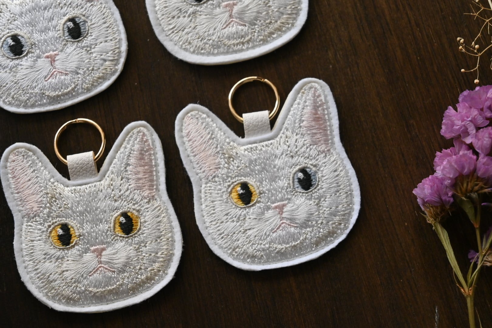 白猫ちゃんのキーホルダー【短毛】 | 猫と暮らす洋裁店