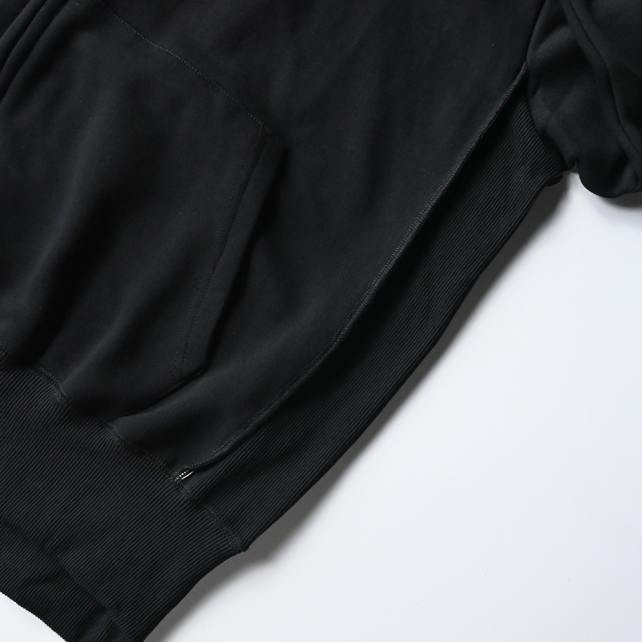 UNTRACE / 173(ジップフーディー)