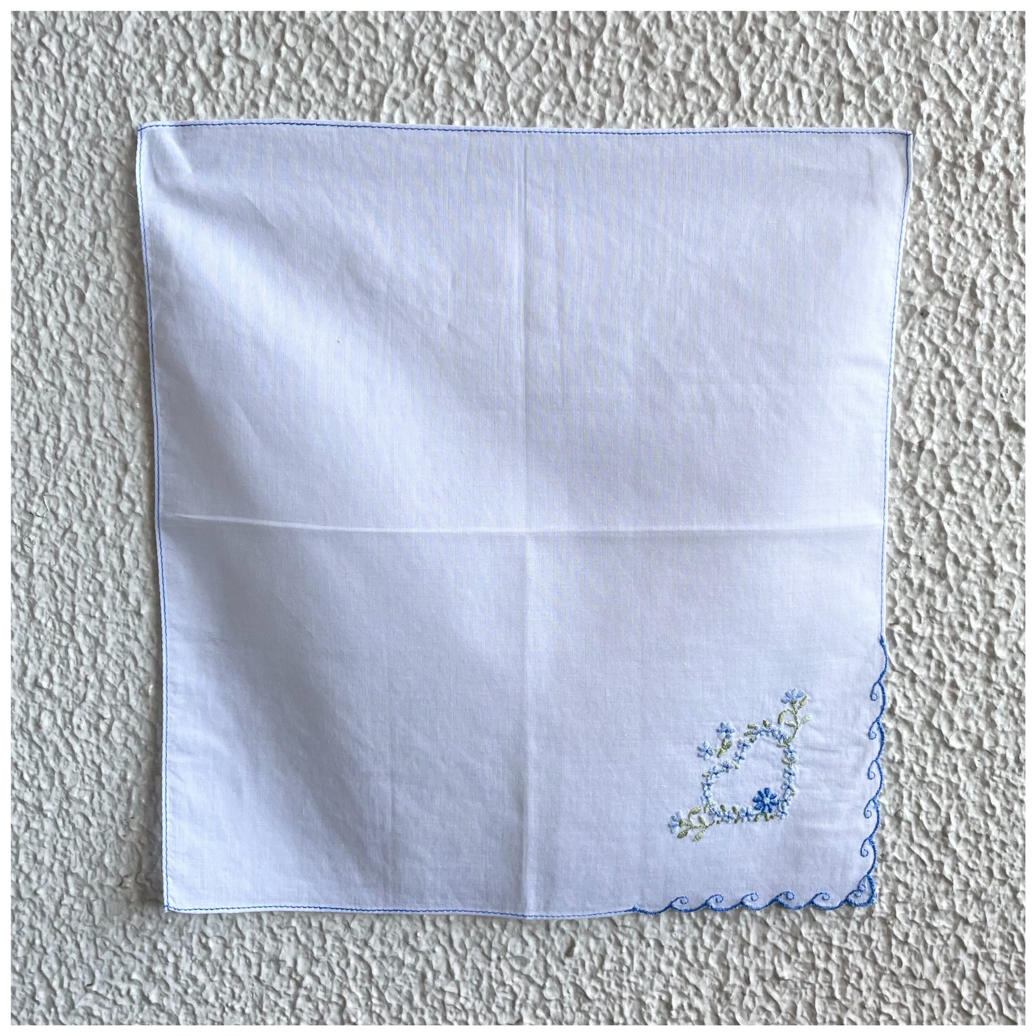 フランス買付 ヴィンテージ ハンカチ ワンポイント刺繍 ♡ ハート