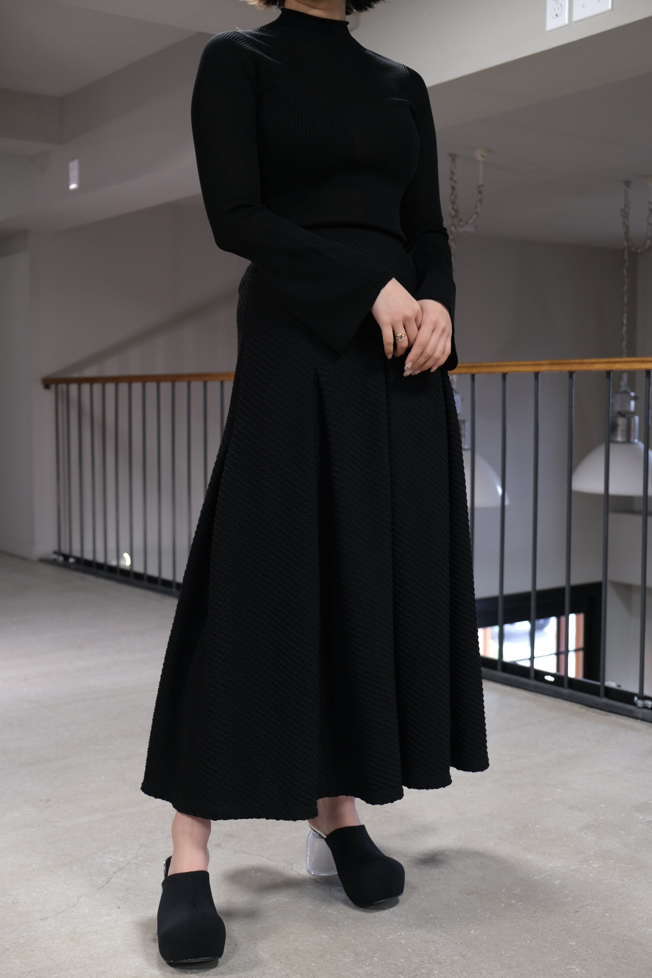 CFCL SOFT PORTRAIT BELL LSLV TOP ブラック CFCL】SOFT PORTRAIT LONG BELL SLEEVE TOP -BLACK- | loop