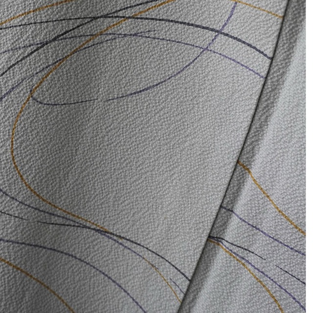 【袷】ジュサブロー作　流線文に桜のモチーフ　縮緬小紋