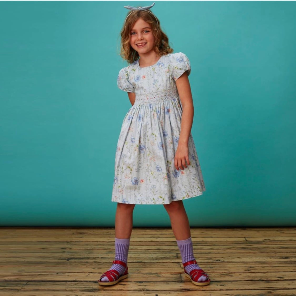 冬準備/クリスマスに/新品☆紺×赤系チェック赤小花刺繍スモッキングワンピ