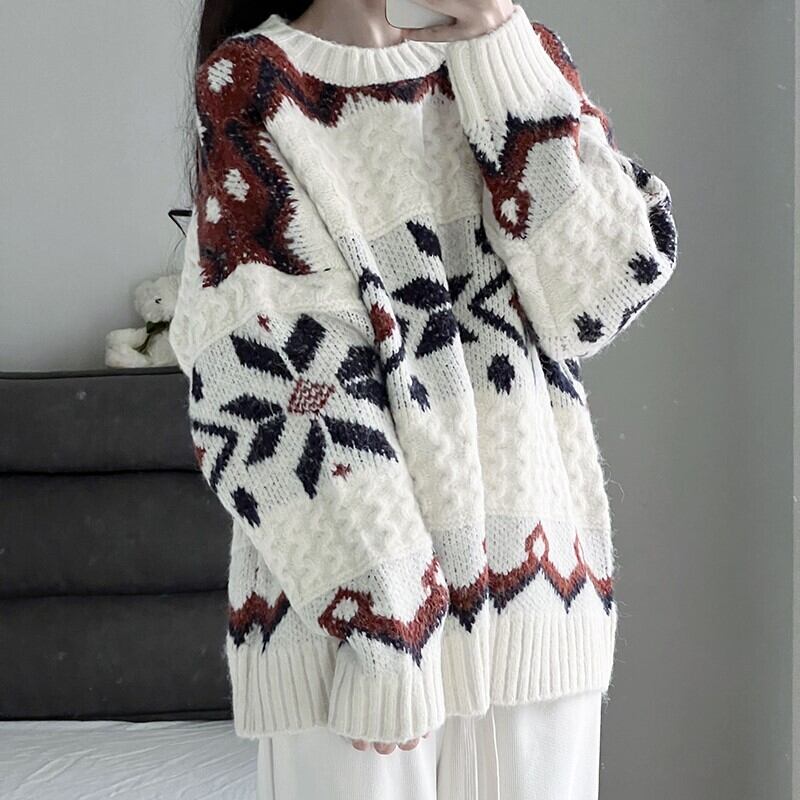 トップス レディース ニット セーター プルオーバー 長袖 ラウンドネック かわいい 大人可愛い カジュアル おしゃれ お洒落 レトロ ラフ ラブリー キュート フェミニン ノルディック 秋 冬 10代 20代 30代 40代 ママ 学生 通学 デート お出かけ 休日 着回し 普段使い 韓国 韓国系 送料無料 ファッション コーデ スタイル モテ 体型カバー トレンド 流行 インスタ映え フリーサイズ ゆったり ゆる 白 ホワイト ルーズシルエット