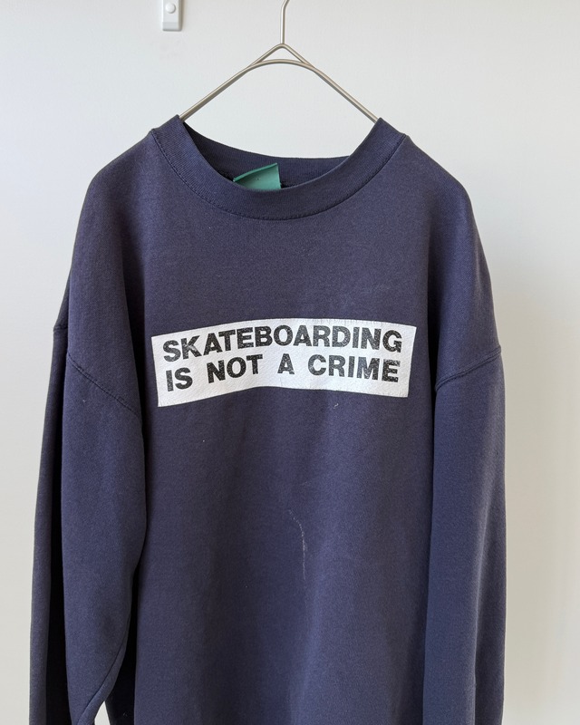 -Santa Cruz- Vintage 90s M SKATEBORDING IS NOT A CRIME Sweat