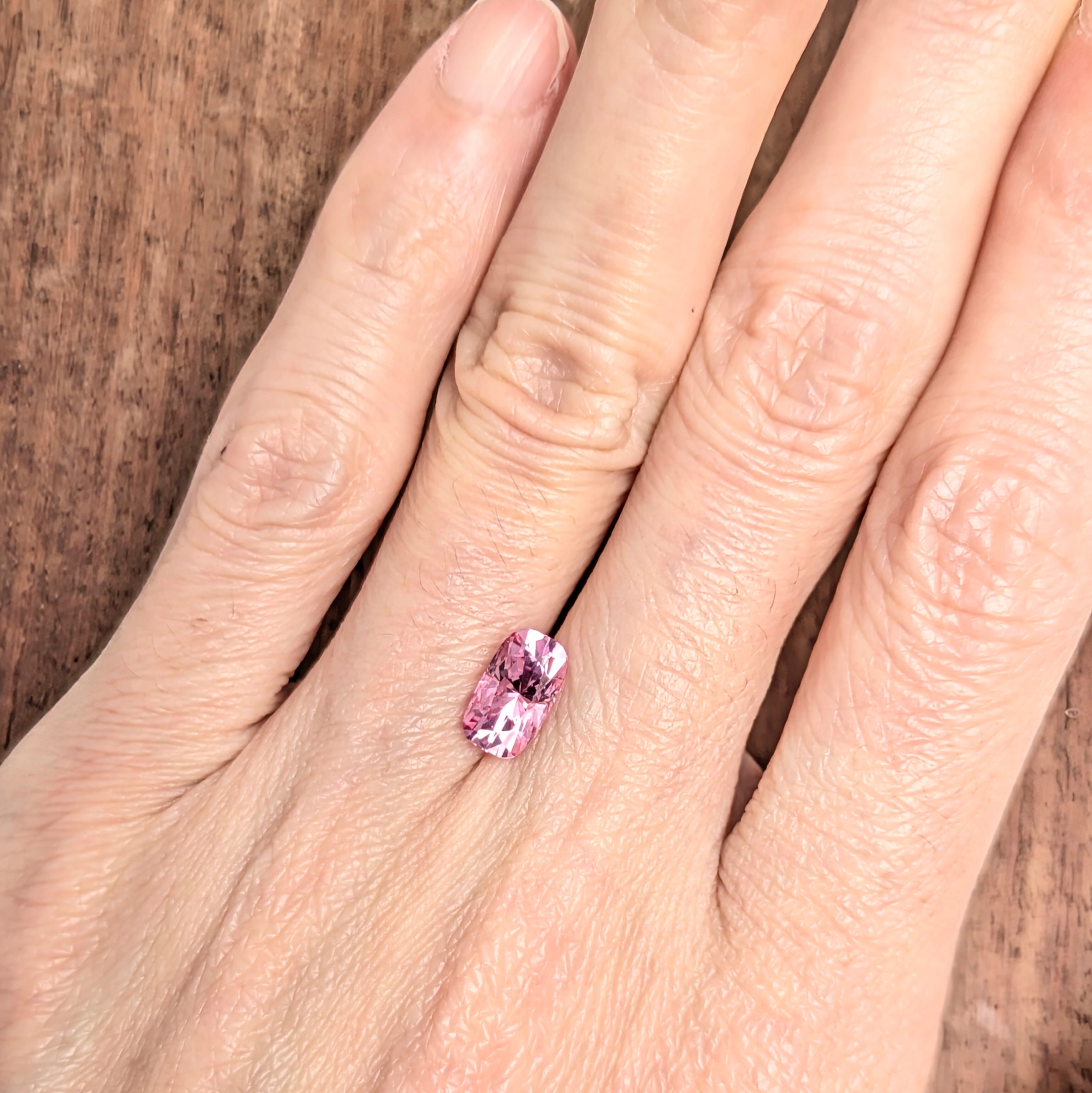 ピンクスピネル ルース ミャンマー・モゴック産 【1.567ct】 PRO208503