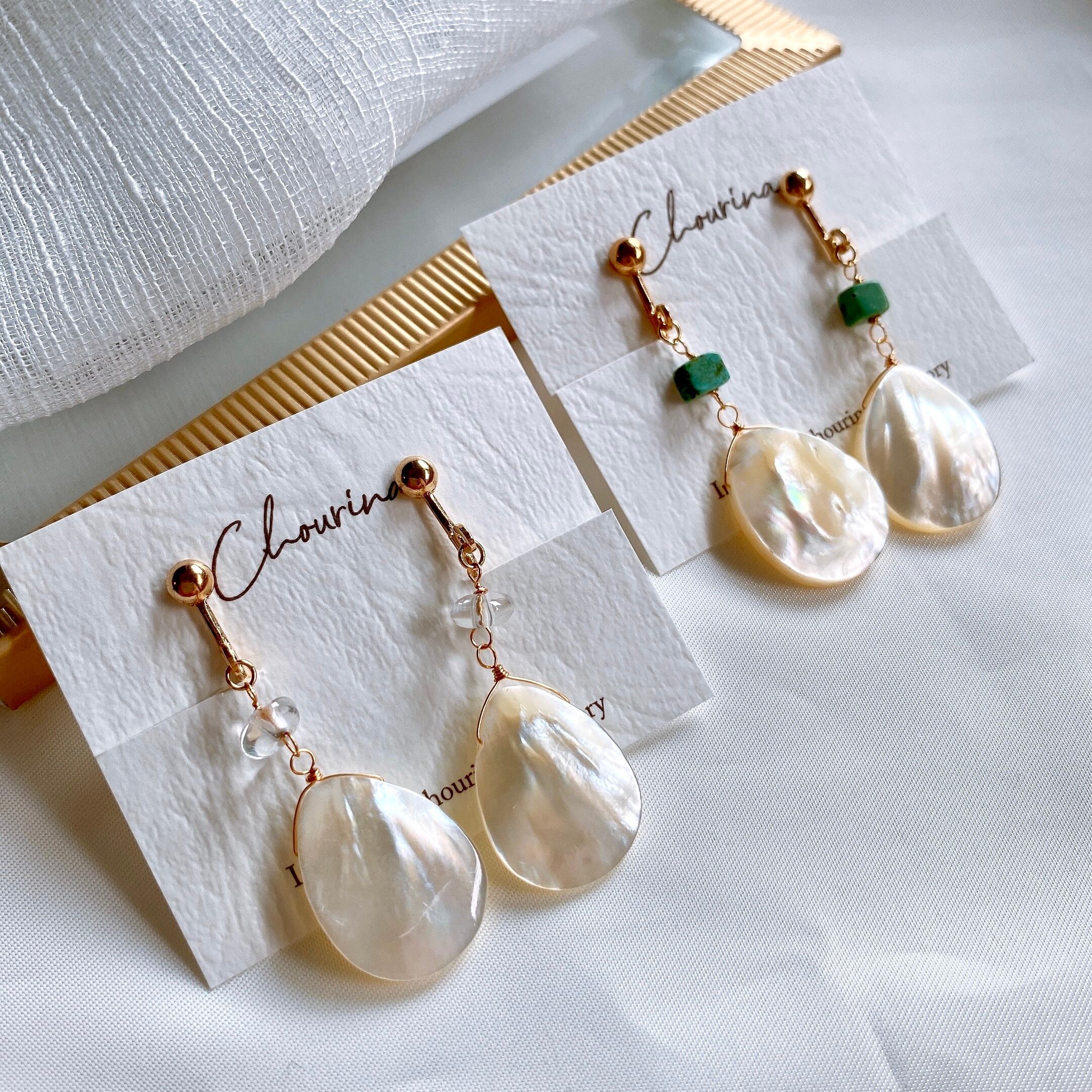 マザーオブパール×クリスタル ラウンジカービングピアス アクセサリー マザーオブパール×クリスタル ラウンジカービングピアス