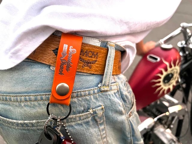 【TOTEME】ストレートレッグ レザー トラウザーズ ワンウェイ レザーストラップ | shouldershack