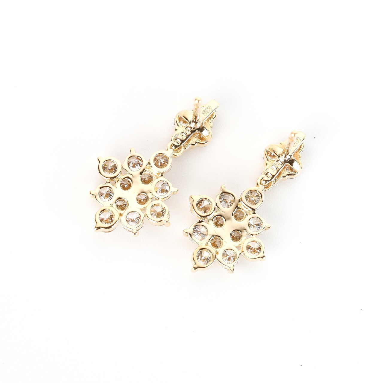 ダイヤモンド ピアス K18 / 1.000ct