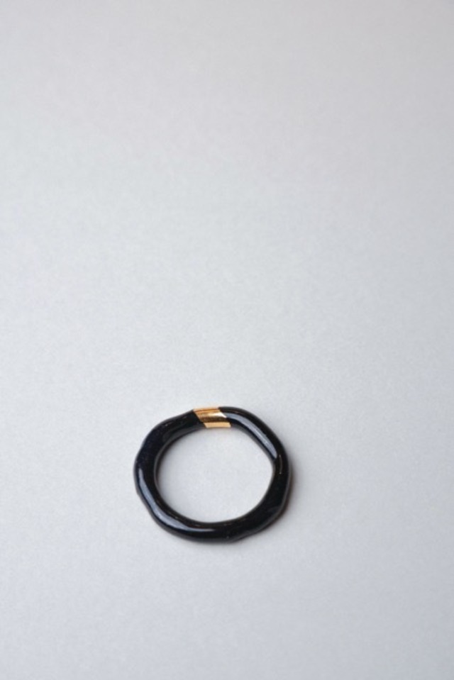 「25号」黒と金の指輪