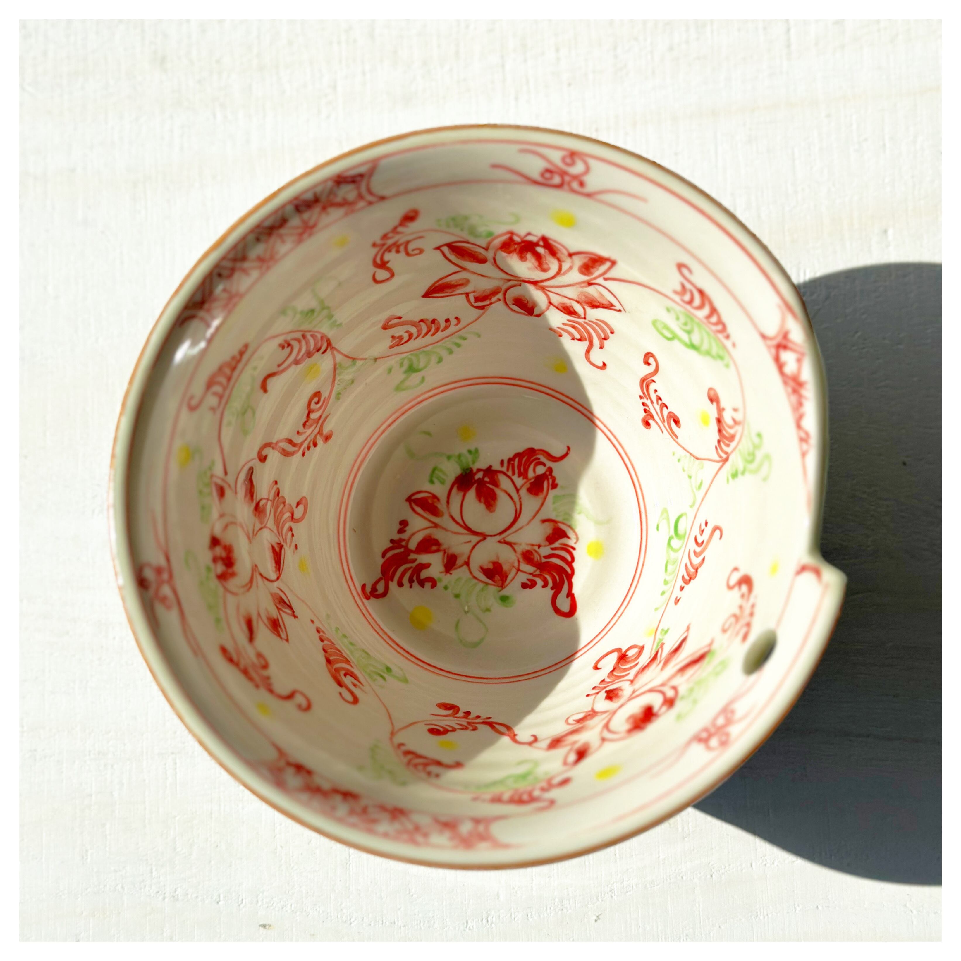 ベトナムのバッチャン焼き Bát Tràng 菊絵の箸穴がある丼 | Kc-Labo's