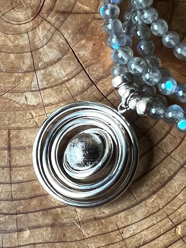 シップから見る金色の惑星【サークルペンダント】ギベオン with ラブラドライト