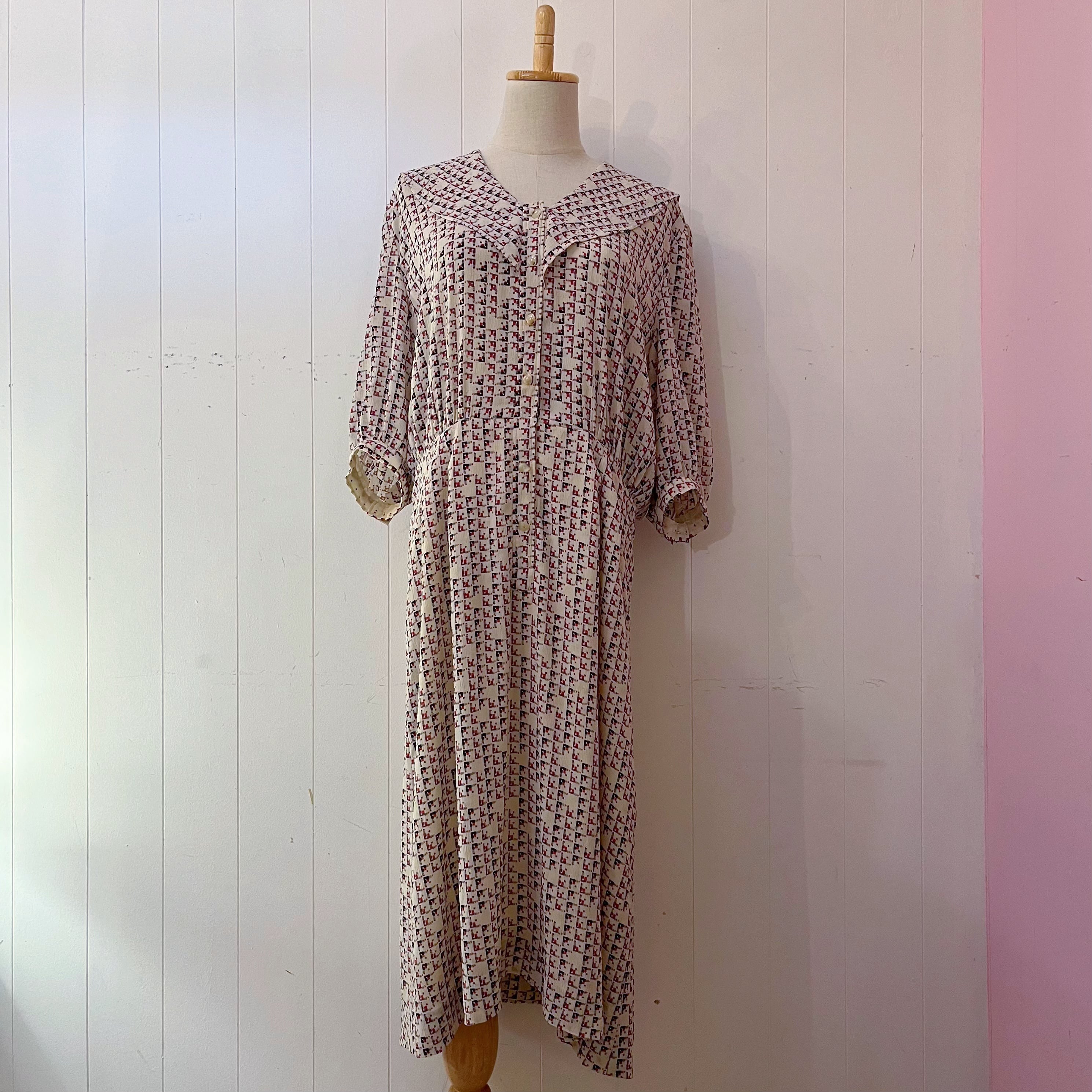 ivory mosaic pattern gather one-piece