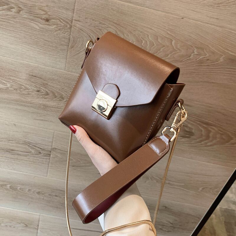 テクスチャーシングルショルダースモールバッグメスバッグ2020新しいトレンディなネットレッドメッセンジャーバッグフレンチニッチチェーンスモールスクエアバッグ 手作りハンドバック98283438322