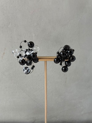 パールシャワーのアシンメトリーピアス／イヤリング