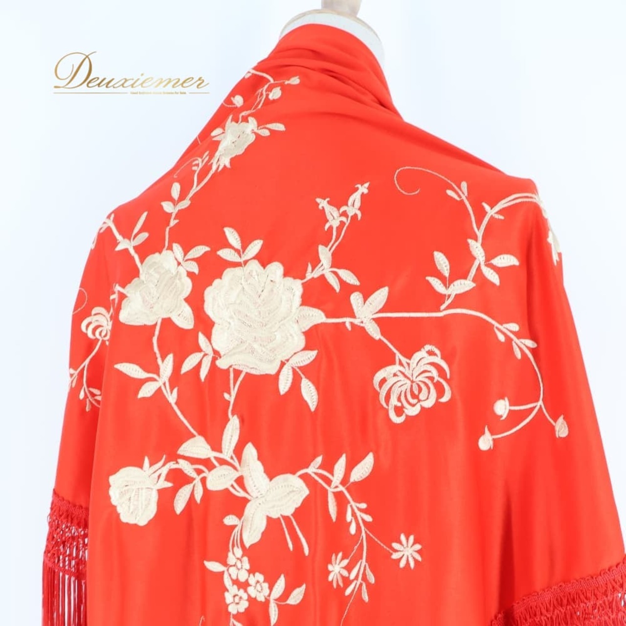 フラメンコ 衣装 シージョ ピキージョ レッド系 赤 刺繍 花柄 フレコ フリンジ トライアングル ダンス パーティ 発表会 スカーフ フラメンコ用品 衣装小物 ステージ衣装 差し色 華やか 柄物 花刺繍 ダンス衣装 舞台衣装 かわいい