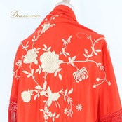 フラメンコ 衣装 シージョ ピキージョ レッド系 赤 刺繍 花柄 フレコ フリンジ トライアングル ダンス パーティ 発表会 スカーフ フラメンコ用品 衣装小物 ステージ衣装 差し色 華やか 柄物 花刺繍 ダンス衣装 舞台衣装 かわいい